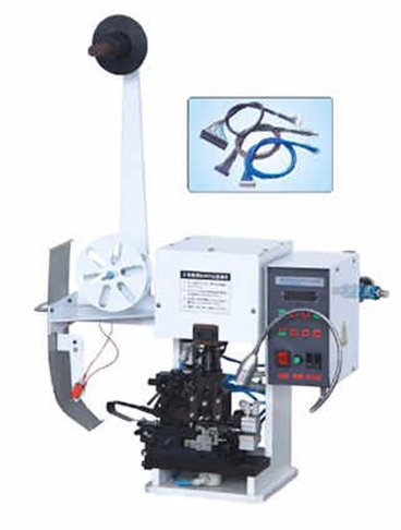 Jak obsluhovat stroj na odizolování vodičů a krimpování koncovek