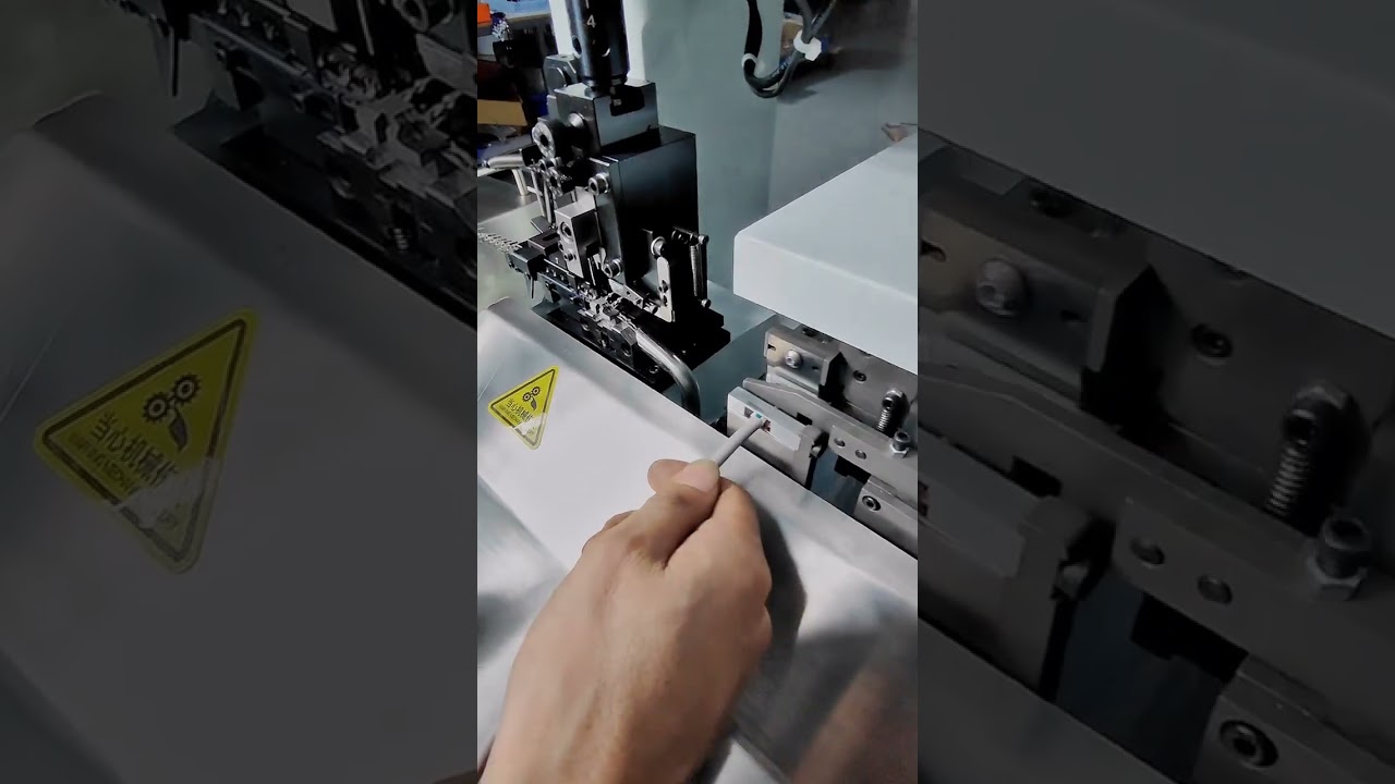 Multi-Core Wire Stripping and Terminal Crimping Machine with Barbed Terminals