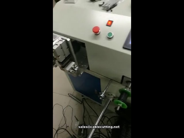 Automatický drátovací a svazkovací stroj pro průmyslové balení