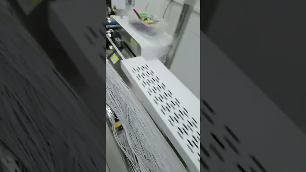 Plně automatický jednočelisťový krimpovací stroj | Rychlé a přesné odizolování kabelů