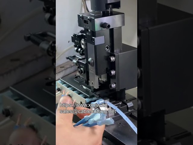 Horizontální navíječka terminálů s předizolovanými kontakty na cívce
