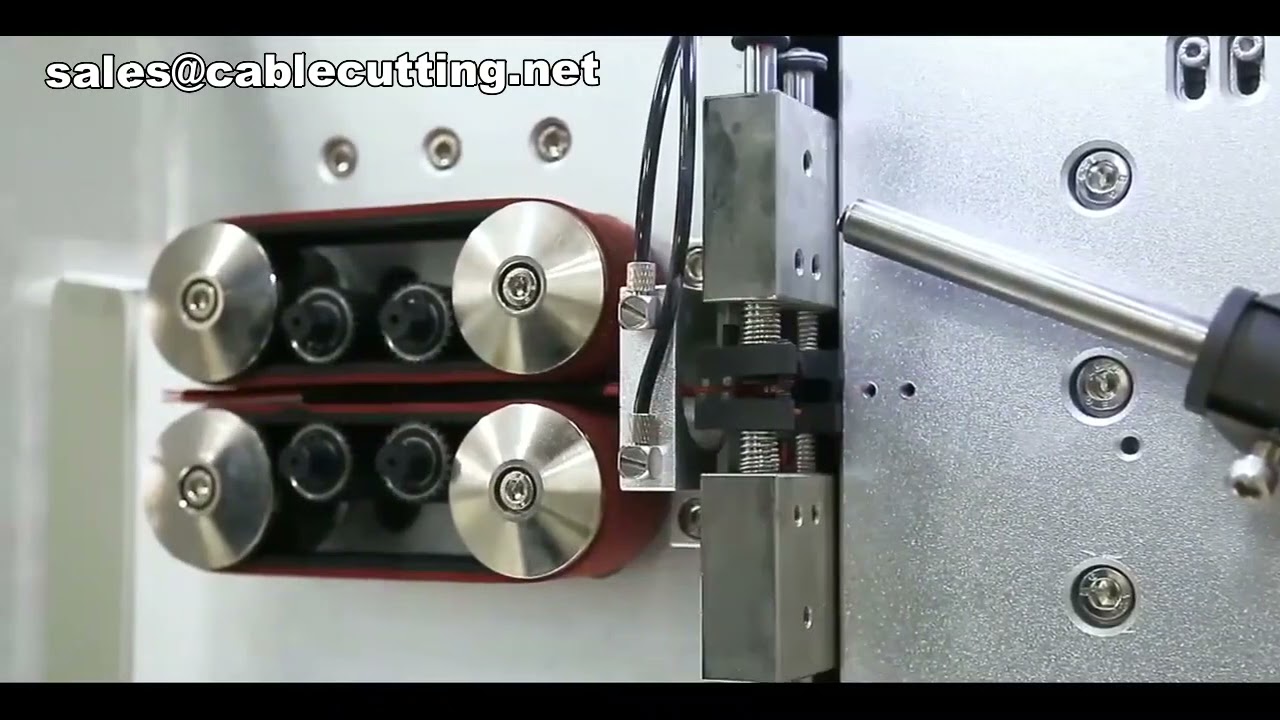 Automatický stroj na odizolování a řezání kabelů s odizolováním vnitřních vodičů