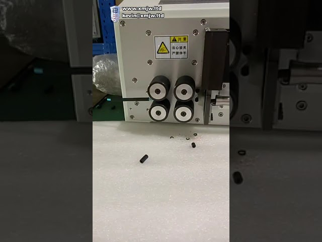 Inteligentní počítačový stroj na řezání a odizolování drátů 35 mm²
