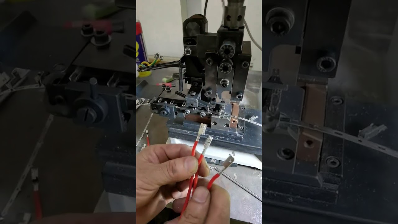 Servo krimpovací stroj na terminály + horizontální krimpování formou – reálný záběr z továrny #stroj #automatizace #výroba